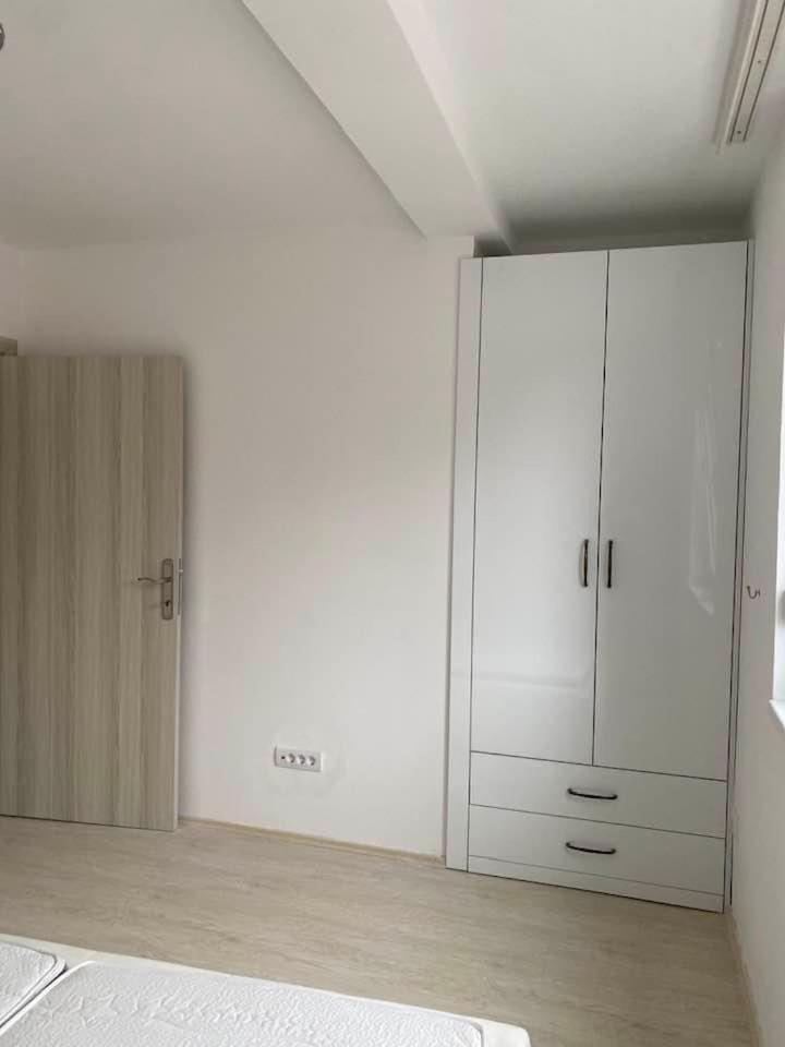 Sandra Apartmani Vrsac Luaran gambar
