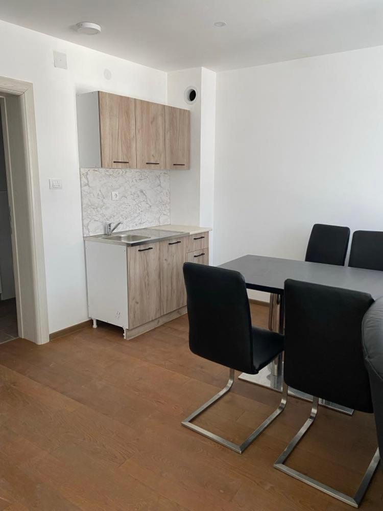 Sandra Apartmani Vrsac Luaran gambar