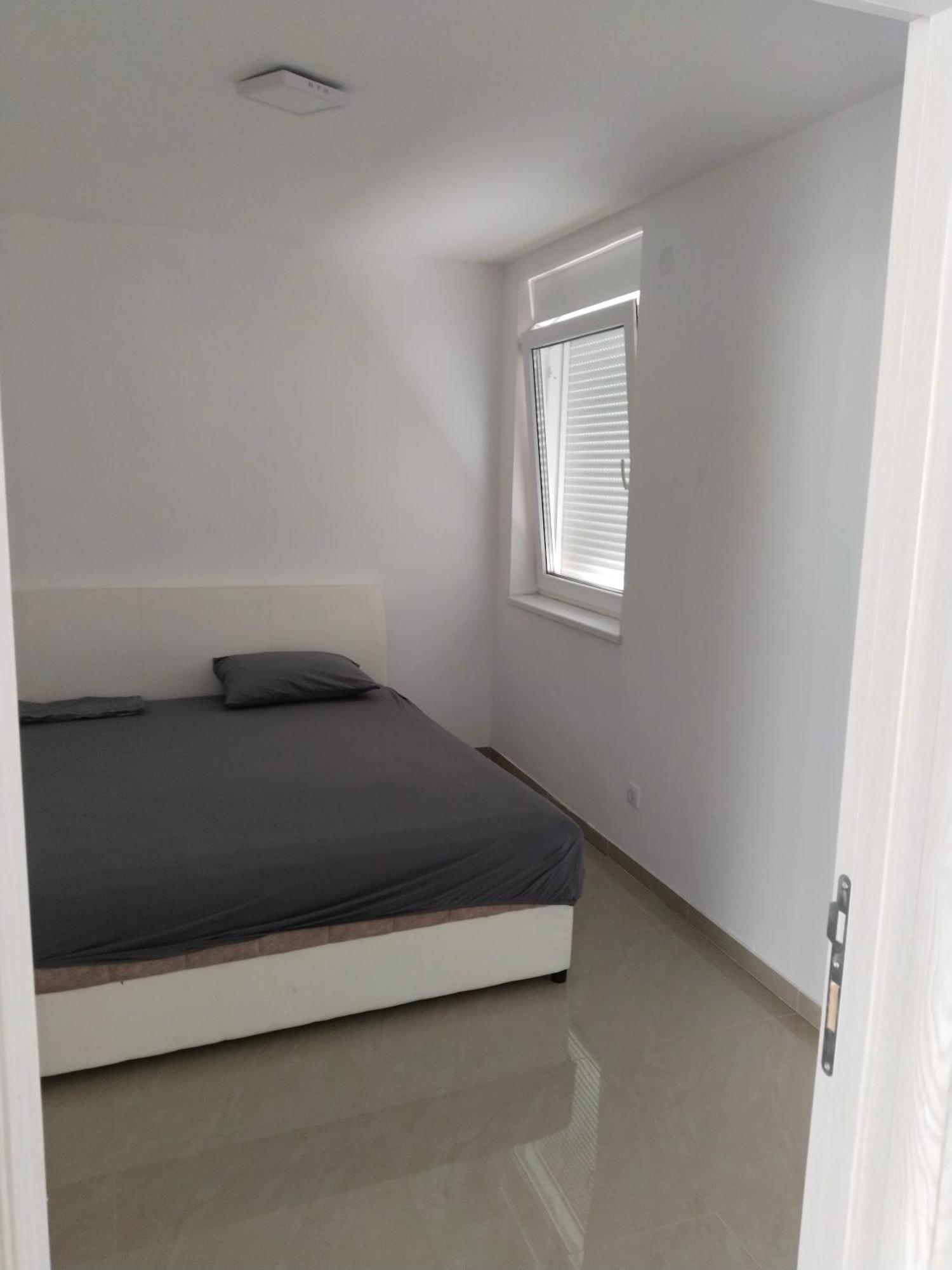Sandra Apartmani Vrsac Bilik gambar